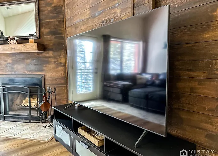Luxury Ski Condo With Hot Tub