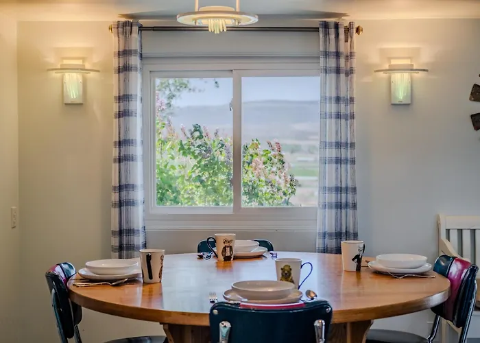 Hilltop Heaven - 5 Star Comfort And Views